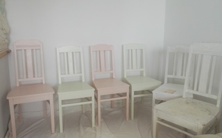 Jugend tuoleja pastelliväreillä